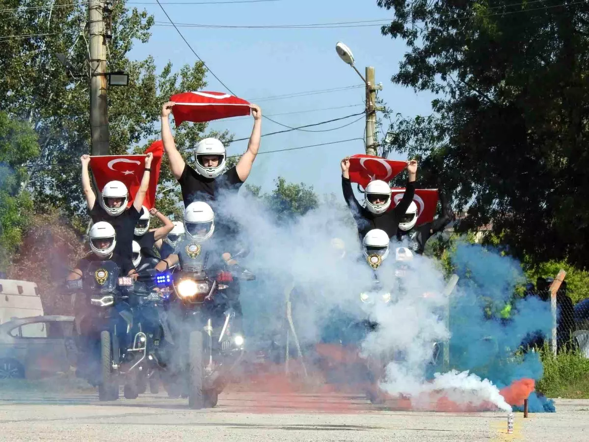 Edirne’de Motosikletli Yunus Timleri Gösteri Yaptı