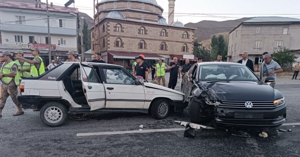 Muş’ta iki otomobil çarpıştı: 5 yaralı