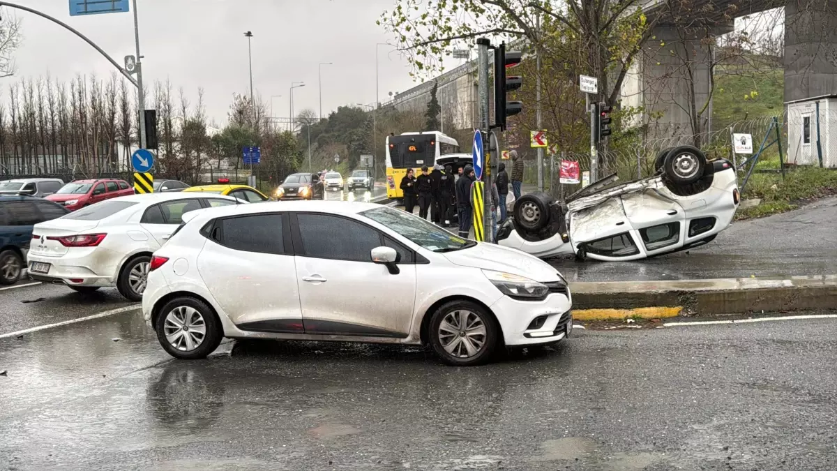 Eyüpsultan’da Trafik Kazası: Cip Takla Attı, Yaralanan Yok