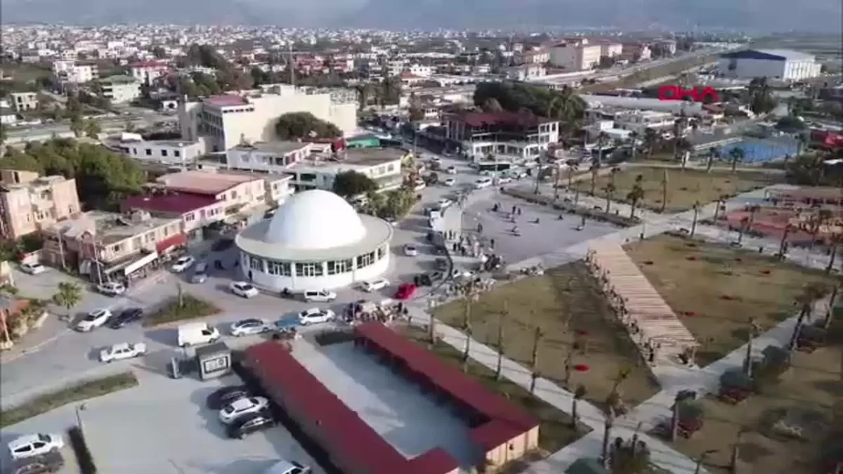 Samandağ’da Güzel Havada Yoğun Sahil Keyfi