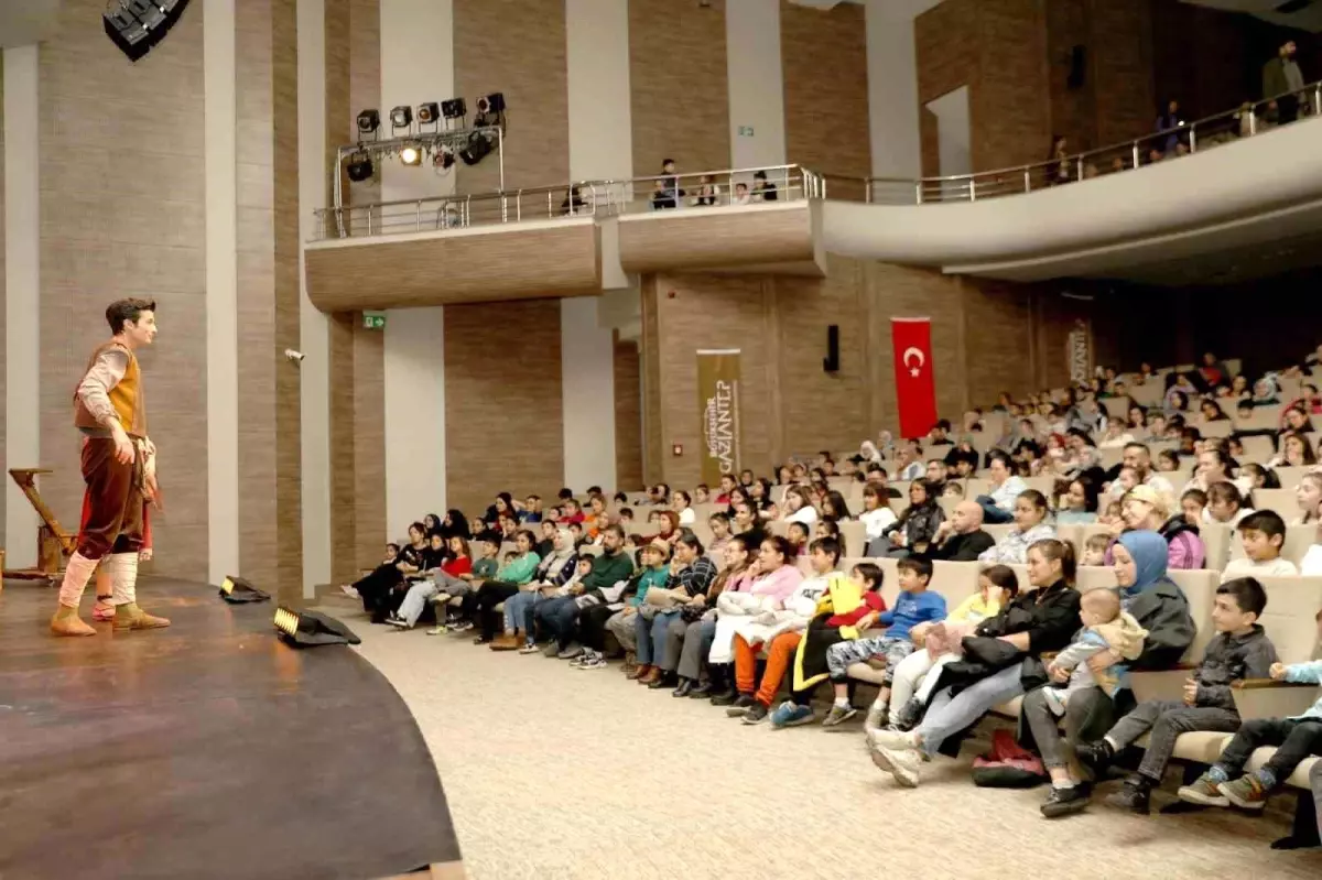 Gaziantep’te Çocuklar İçin Uçtu Uçtu Hezarfen Tiyatrosu Büyük İlgi Gördü