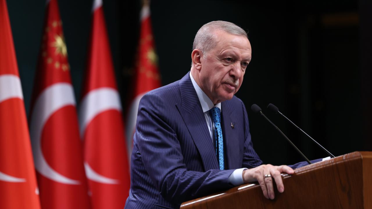 Cumhurbaşkanı Erdoğan: Depremden etkilenen bölgelerimizden elimizi bir an olsun bile çekmedik