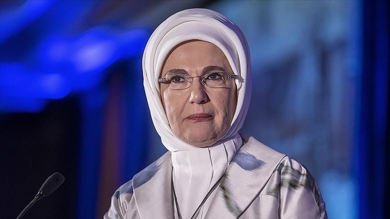 Emine Erdoğan depremlerde hayatını kaybedenleri andı